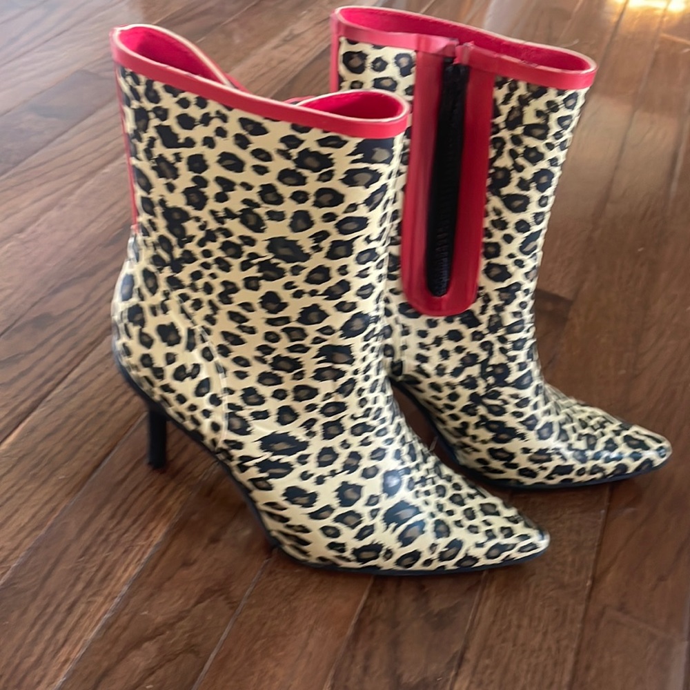 Wild Pair Rain Boots Size 7.5
